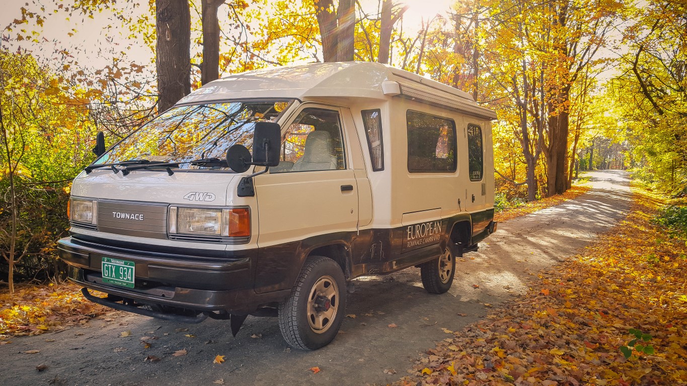 Грузовики town ace. Toyota Lite Ace Camper. Toyota Town Ace. Тойота Таун Эйс. Toyota Town Ace Camping 4wd.