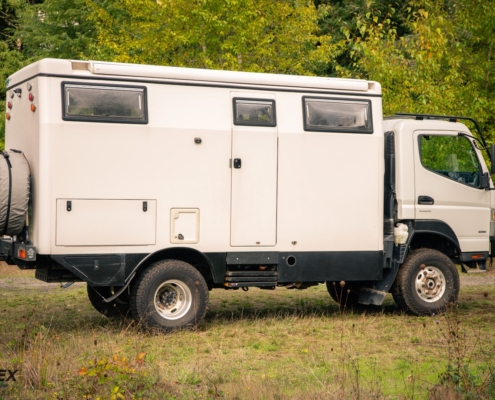 A Mitsubishi Fuso Earthcruiser